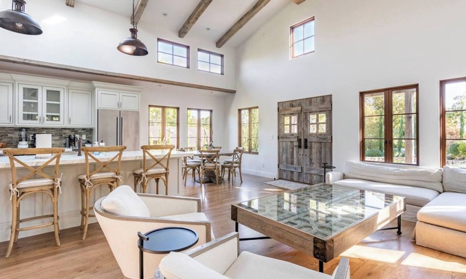 Woodside House | Exquisite luxury executive 3-suite cottage