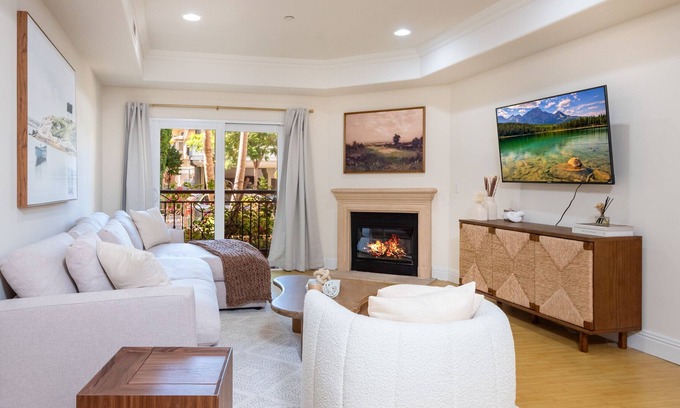 The Flats Apartment | Exquisite Modern 2BR Apt. in Prime Location!