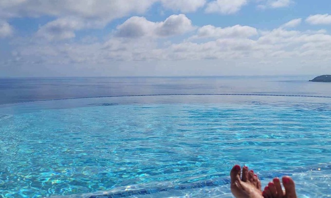 Estate Bakkero Apartment | EXQUISITE Oceanview Studio Villa, Luxury Infinity Pool above Morningstar Beach