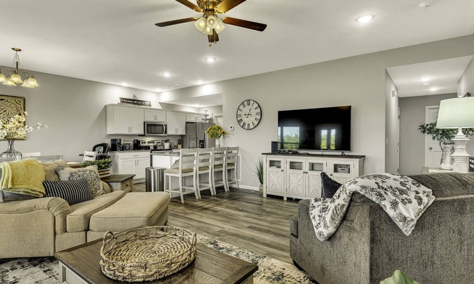 Branson West Condo | Exquisite Pet Friendly Condo Conveniently Located Close to the Fun In Branson