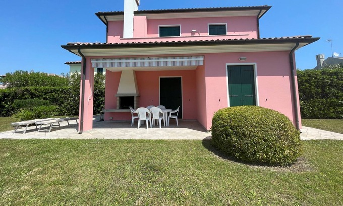 Rosolina Villa | Exquisite retreat with lagoon view in Albarella