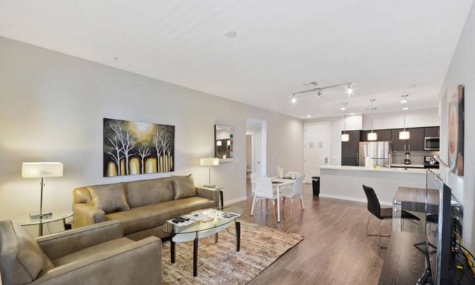 Menlo Park Condo | Exquisite Silicon Valley Condo: Elevated Living with Rooftop Lounge