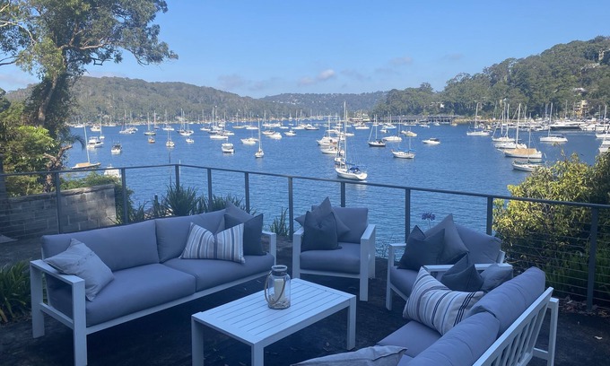 Ku-ring-gai Chase House | Extensive views across Pittwater, elegant & stylish