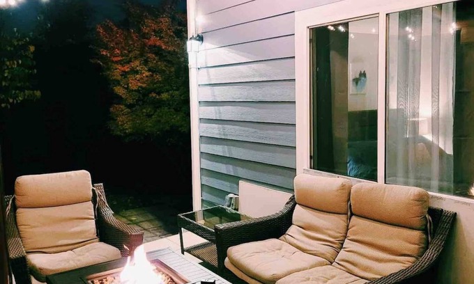Judkins Park House | Extra Cozy, Private Central Seattle Suite