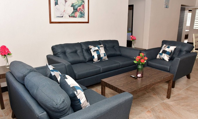 Estate Lindbergh Bay Apartment | Extra large apartments for family or friends 1 min from the airport.
