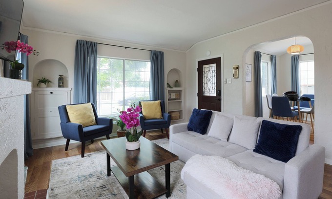 Sutter House | Extraordinaire Casa 2B1B KING beds