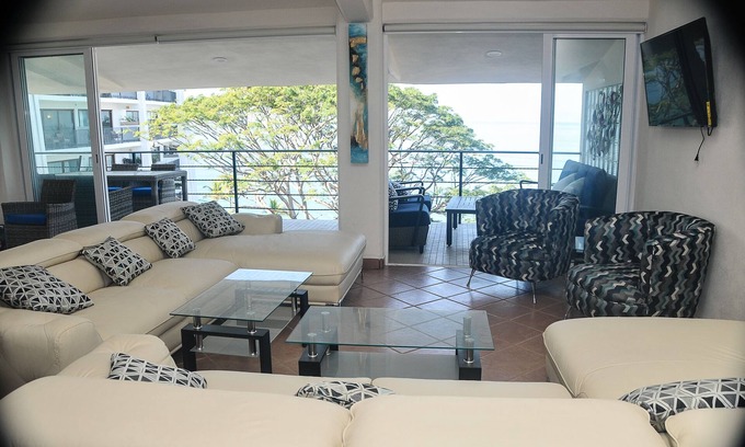 Romantic Zone Condo | Extraordinary Ocean Front 4 BR Penthouse
