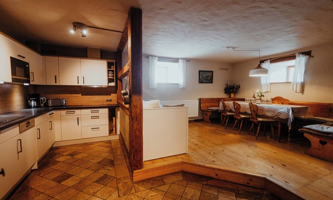 Oppurg Apartment | extraordinary rooms in manor from 16. Century in a fantastic secluded location