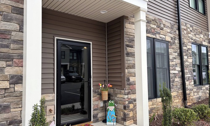 Naruna House | Extraordinary Women at the Commons-Newer Build Townhome Available