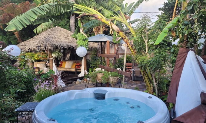 Wrigley House | Extremely Chill Remodeled One Bedroom Suite