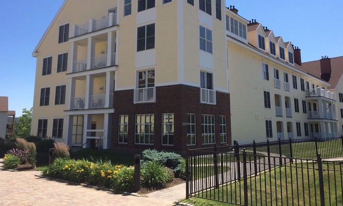 Stratton Mountain Condo | Extremely Convenient. Walk to Lifts and The Village