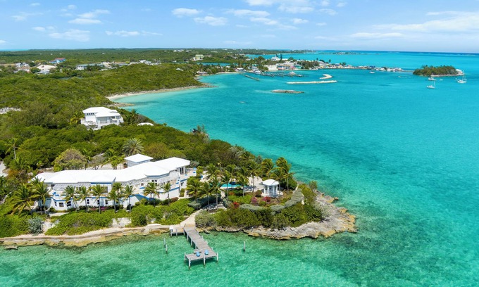 George Town House | ExumaOnTheRocks: Luxury Villa On its Own Private Peninsula