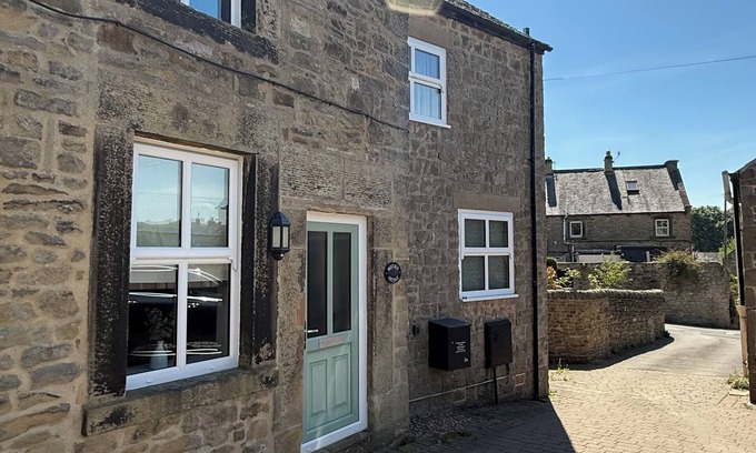 Eyam Cottage | Eyam hikers hideaway.