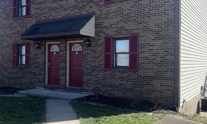 Williamstown Apartment | Ezekiel's Getaway side 2 near Ark Encounter with Game room