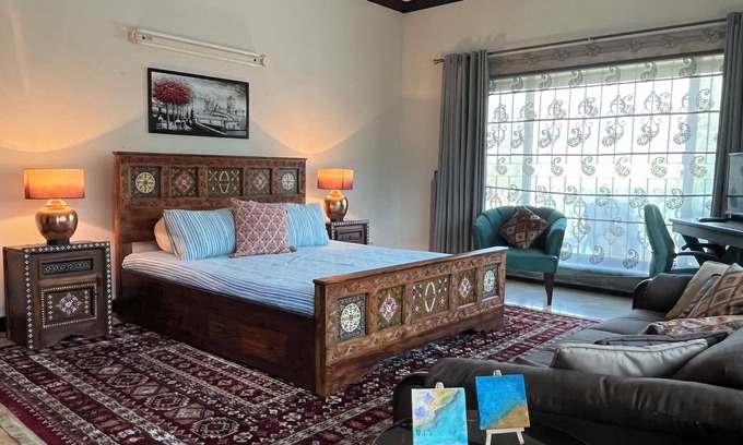G-7 Sector House | F 6/1 - One King Bed Room