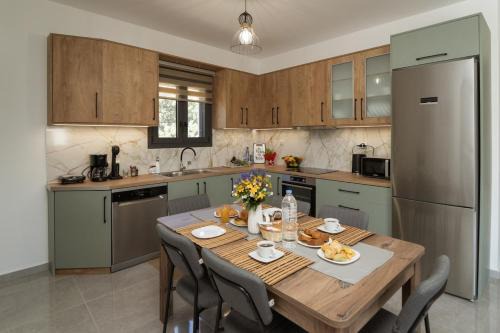 Zaros Apartment | F & A Family Home