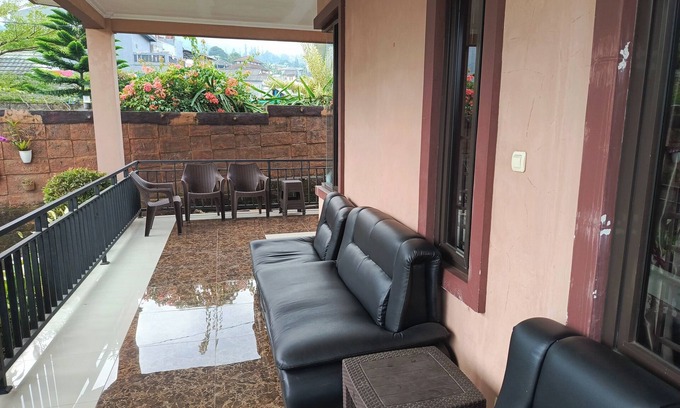 Cisarua Villa | F One Village