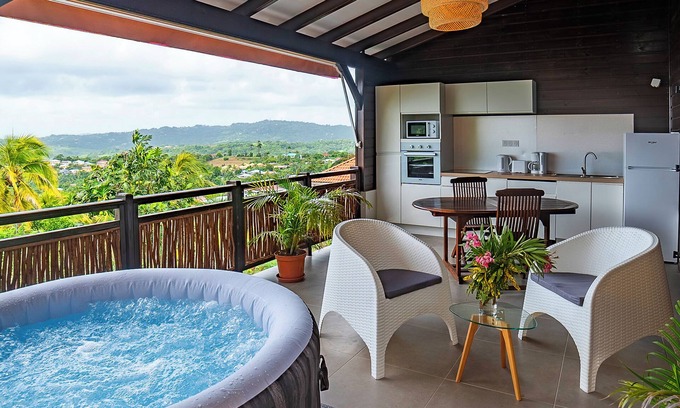 Tartane Apartment | F2 IXORA (TI ZWÉZO PARADI) - sea view - SPA - heated SWIMMING POOL - 9 min from the sea