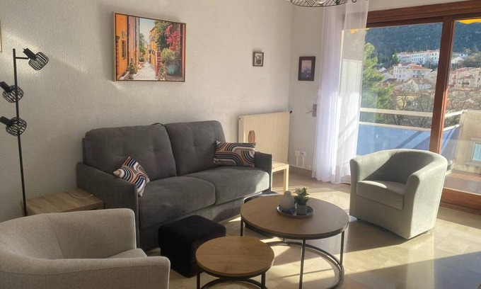 Amelie-les-Bains-Palalda Apartment | F2 with parking, terrace & wifi in Amélie-les-Bains, pets allowed