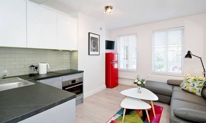 Soho Apartment | F4G 1 bed + sofa bed in Soho West End sleeps 4