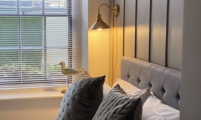 Cheltenham Apartment | * Fab Garden Apt + outside space + free parking central Montpellier Cheltenham