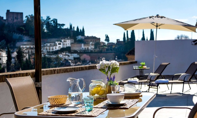 Albaicin Apartment | Fab Penthouse views to Alhambra. Ático Plaza Nueva