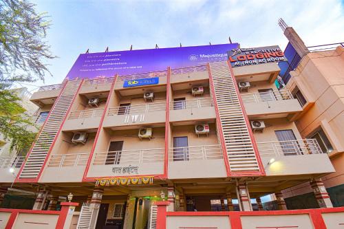 Kharadi Hotel | FabExpress 4 Star Executive - Nr World Trade Center