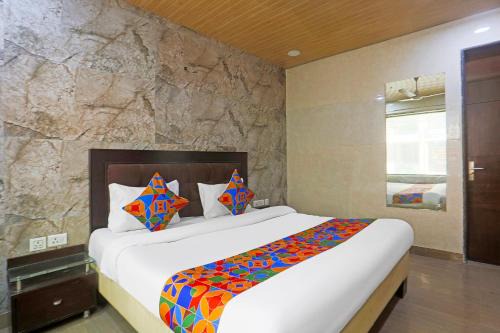 Kalkaji Hotel | FabExpress Gera's - Nehru Place Market
