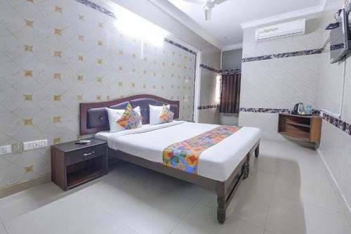 Perambur Purasavakam Hotel | FabExpress Le Royal Inn