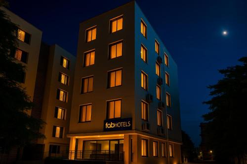 Viman Nagar Hotel | FabExpress Marvel Bliss - Nr Trump Towers