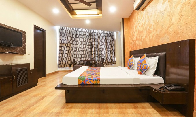 New Friends Colony Hotel | Fabexpress Rajdeep Palace