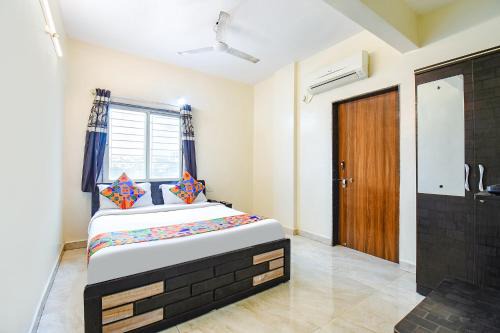 Kharadi Hotel | FabExpress Shivsai Palace - Nr Shree Krishna Temple