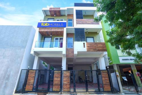 Chennai Hotel | FabExpress Town Space Apartment - Nr Saravana Stores, Porur