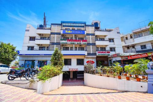 Wagholi Hotel | FabExpress Yashraj Inn - BJS College