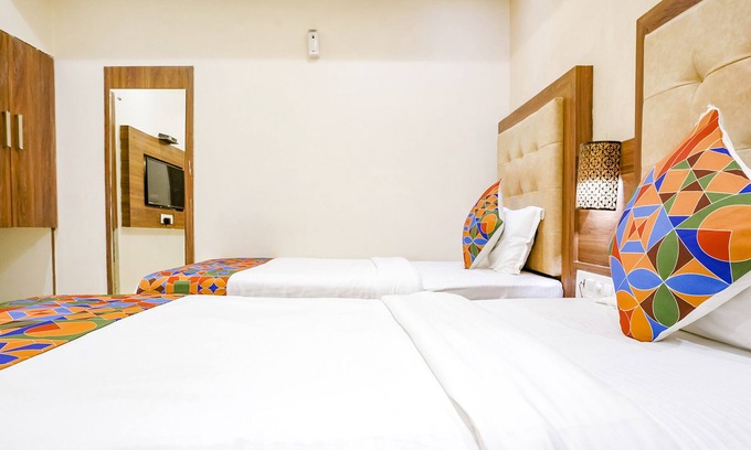Prabhadevi Hotel | Fabhotel Amber Palace