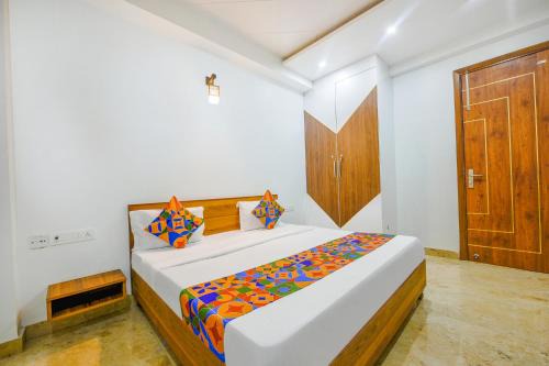 Udyog Vihar Hotel | FabHotel Amrit Residency