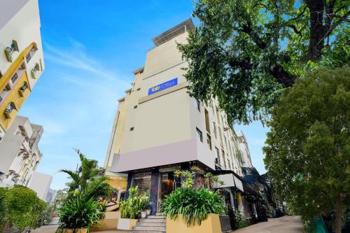 Nampally Hotel | FabHotel Arastu Plaza - Nr Nampally Railway Station