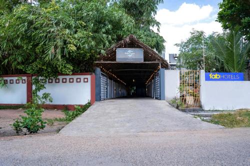 Covelong Hotel | FabHotel Bella Vagues - 700M from Kovalam Beach