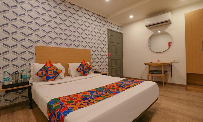 Chhatarpur Hotel | FabHotel Chattarpur Enclave - Opposite Tivoli Garden