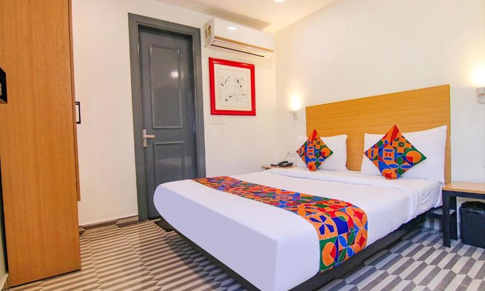 Delhi Hotel | FabHotel Chawla House