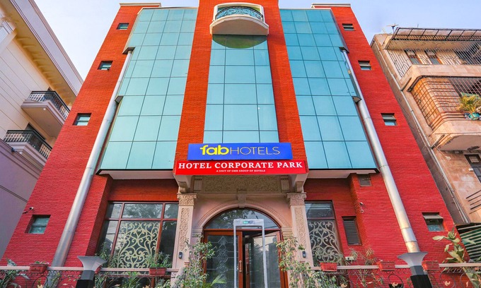 Greater Kailash Enclave I Hotel | Fabhotel Corporate Park