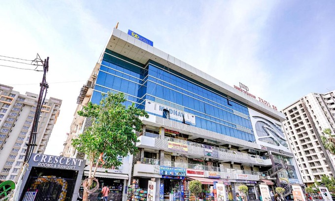 Surat Hotel | FabHotel Crescent