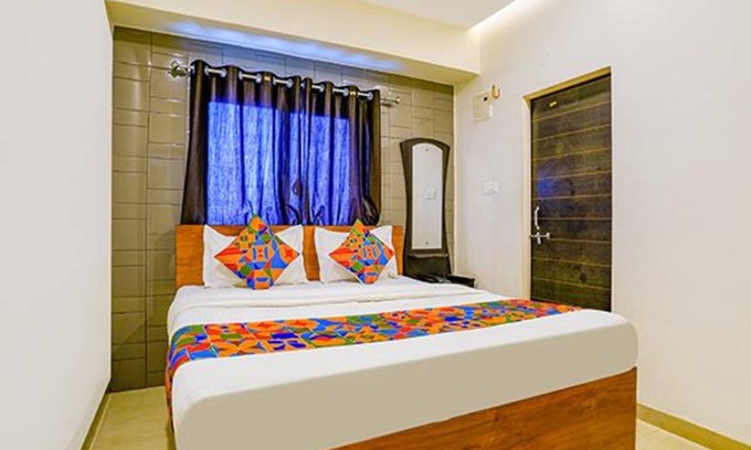 Pune Hotel | Fabhotel Dwarka Lodging & Boarding