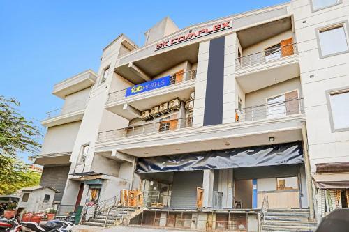 New Delhi Hotel | FabHotel GK Residency