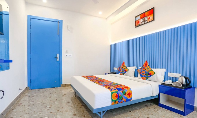 DLF Phase 5 Hotel | Fabhotel Golf Elite