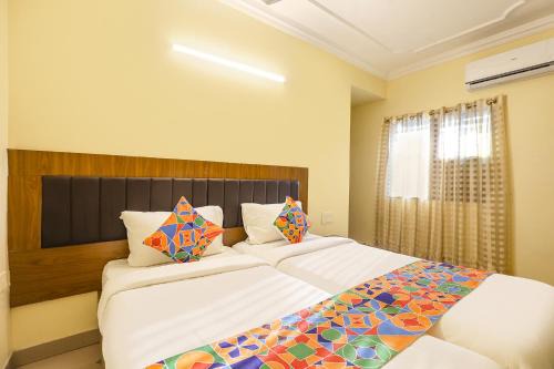 Central Chennai Hotel | FabHotel GT Galaxy Park - Nr Express Avenue Mall, Royapettah
