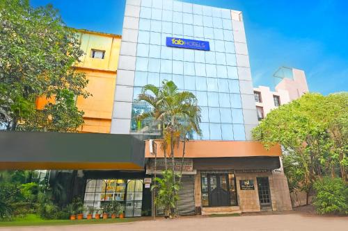 Taltala Hotel | FabHotel Gulshan International - Nr Peter Cat Park Street