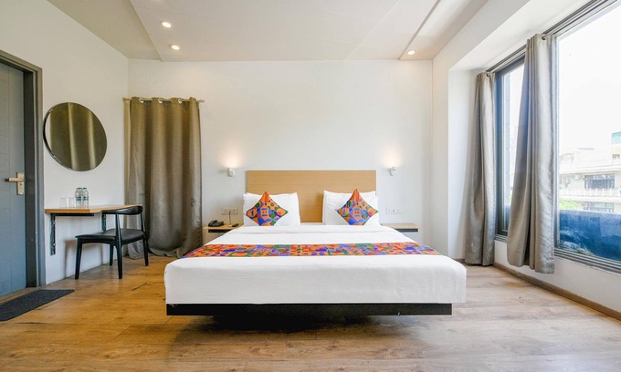 Pitampura Hotel | FabHotel Harsh Vihar