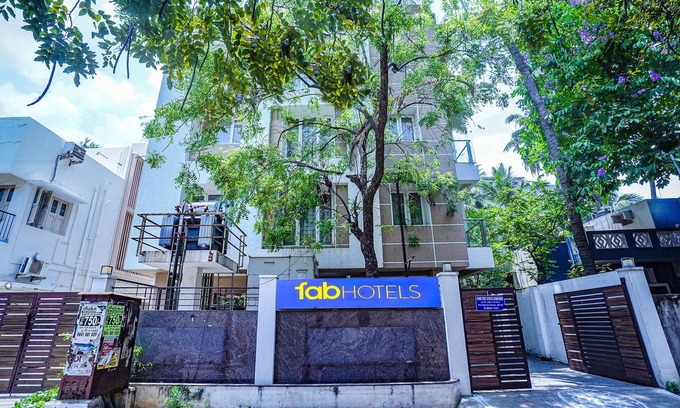 Perambur Purasavakam Hotel | FabHotel Home Tree Service Apartment