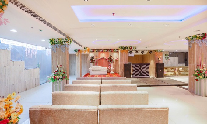 Indirapuram Hotel | FabHotel Indirapuram By SBG